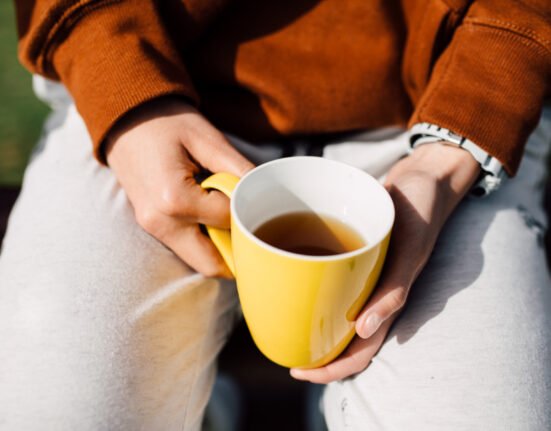 Loose Leaf vs. Tea Bags: Which Is Better (+ Tips)